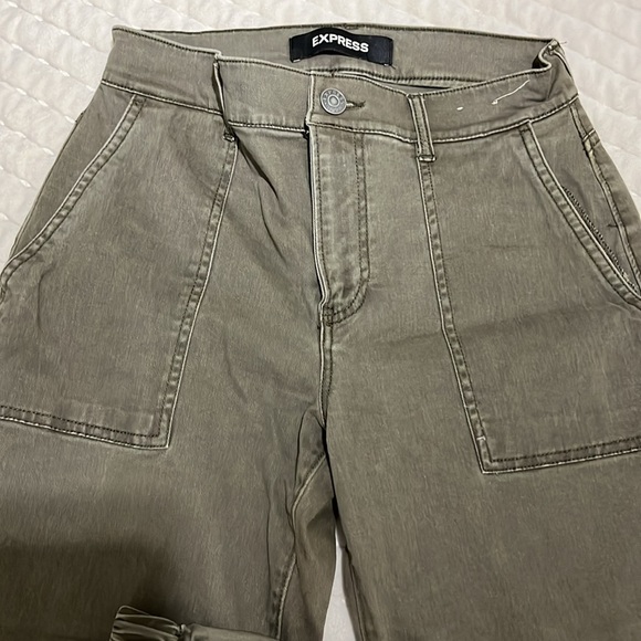 Express Cargo Pants, khaki green, size 2 stretch, cropped straight high-rise - Picture 3 of 6